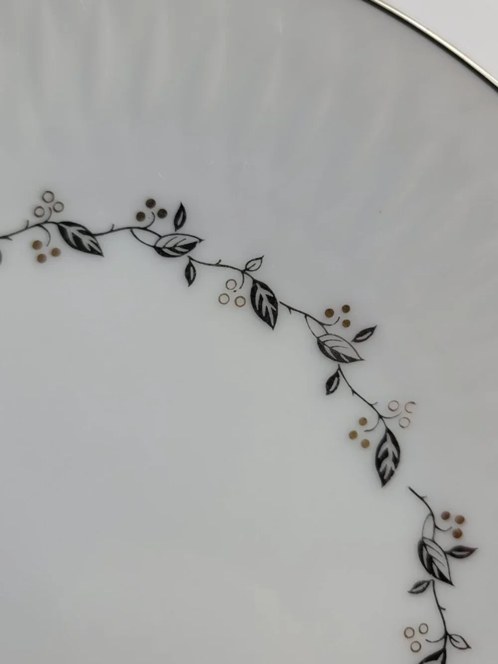 FOUR Sango Carillon Salad Plates White Gold Berries Platinum Leaves 8 Inch